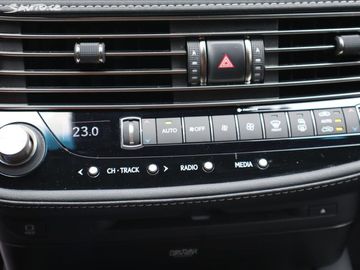 Car image 32