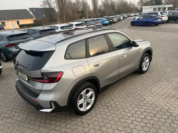 Car image 40