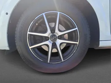 Car image 27