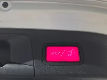 Car image 32