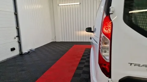 Car image 28