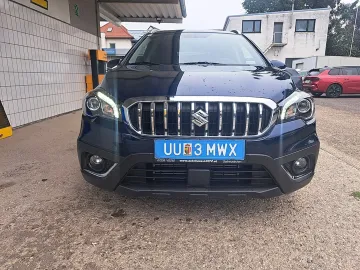 Car image 4