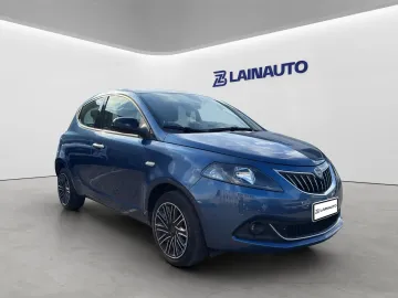 Car image 2