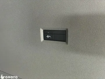 Car image 40