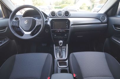 Car image 10