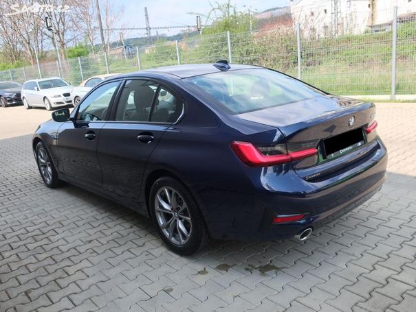 BMW 320d Sport Line 140 kW image number 16