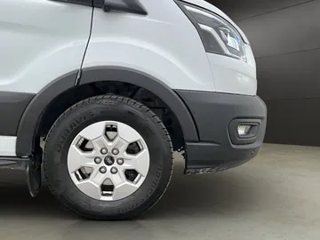 Car image 29