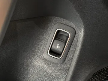 Car image 47