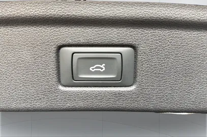 Car image 34