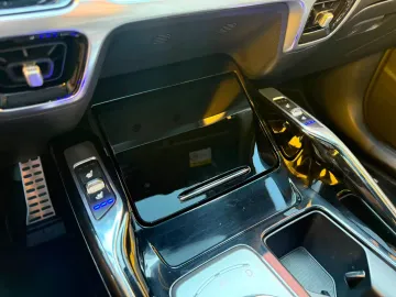 Car image 30