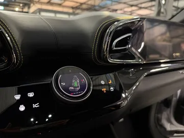 Car image 27