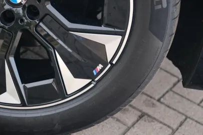 Car image 34
