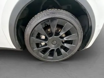 Car image 34