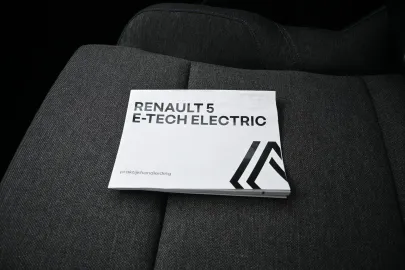 Car image 26