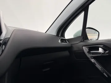 Car image 38