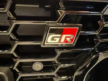 Car image 25