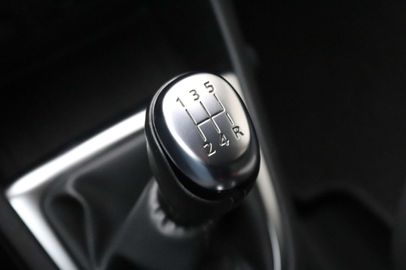 Car image 32