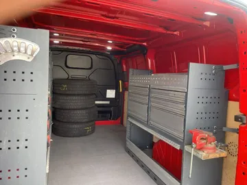 Car image 14