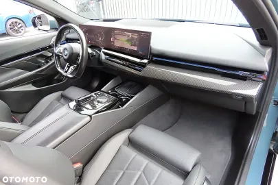 Car image 40