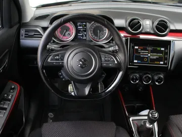 Car image 4