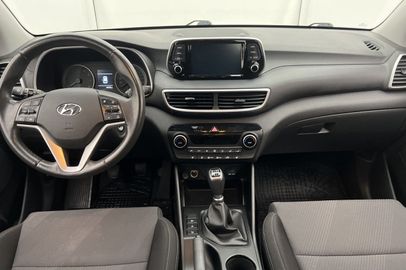 Car image 13