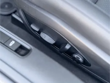 Car image 47