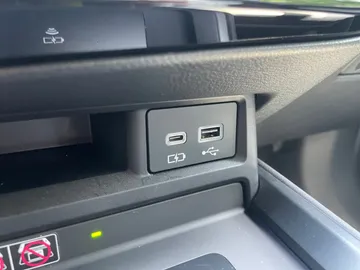 Car image 29