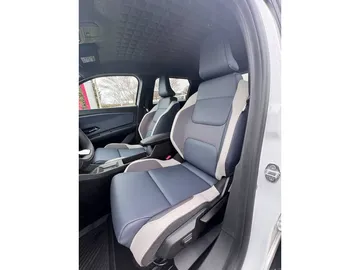 Car image 32