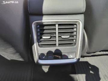 Car image 35