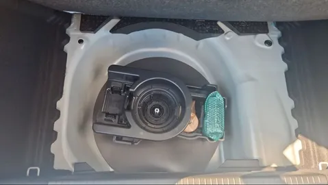 Car image 25