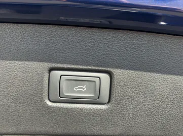 Car image 34
