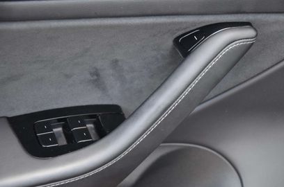 Car image 37