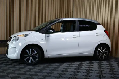 Car image 3