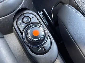Car image 28