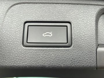 Car image 35