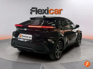 Car image 4
