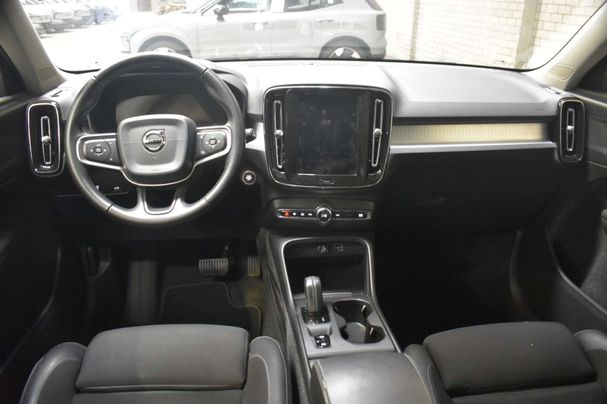 Volvo XC40 T3 Momentum Pro 120 kW image number 4