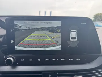 Car image 16