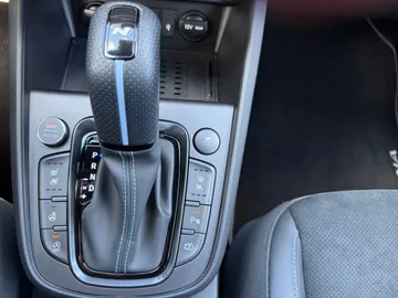 Car image 30