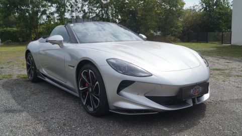 Car image 4