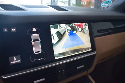Car image 17
