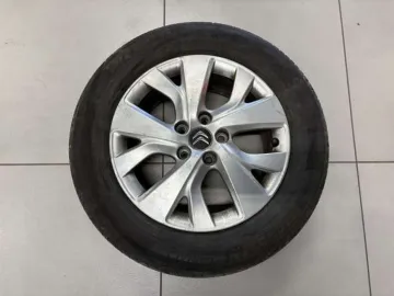 Car image 17