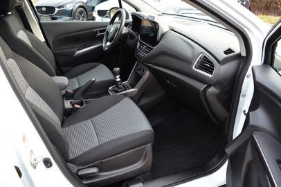 Car image 11