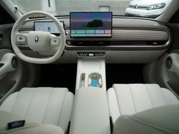 Car image 24