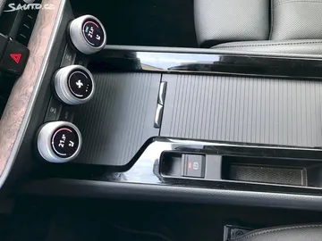 Car image 29