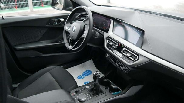 BMW 118i 100 kW image number 26