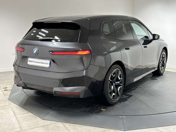 BMW iX xDrive40 243 kW image number 3