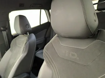 Car image 39