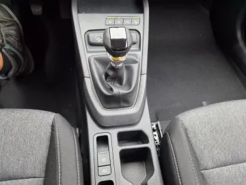 Car image 25