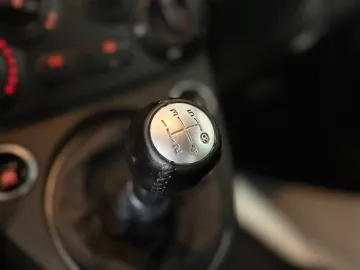 Car image 28